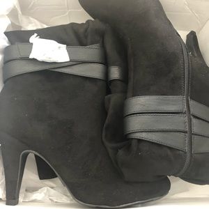 Venus Women’s side zip new black dress heel